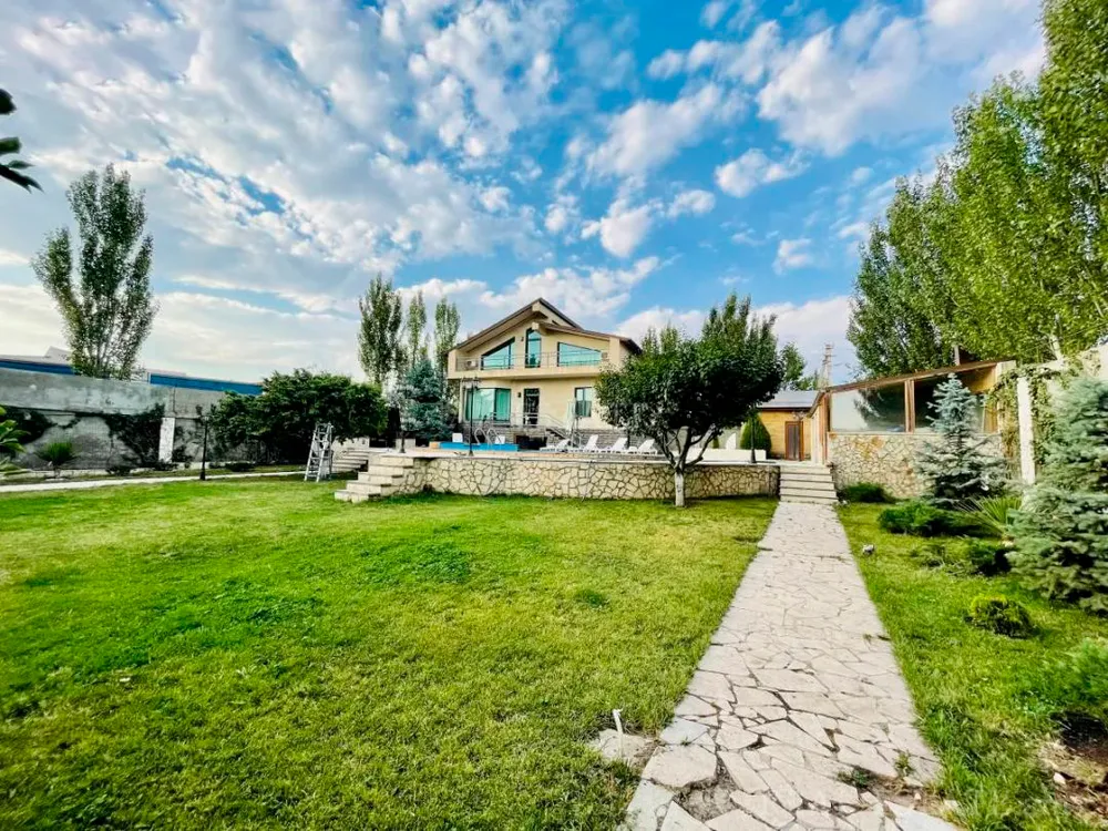 Վաճառքի շքեղ առանձնատուն