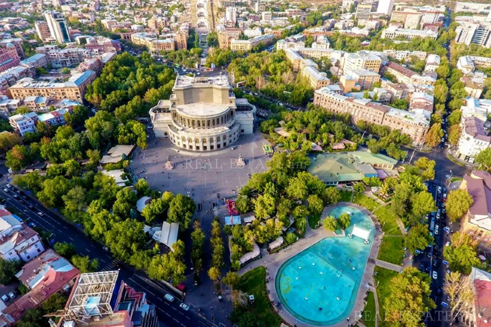 Real estate Center, Mashtots Ave