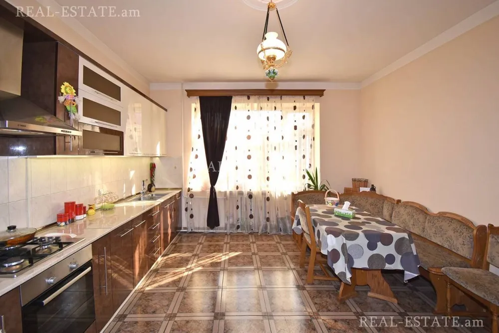 Real estate Qanaqer-Zeytun, Z. Sarkavag St