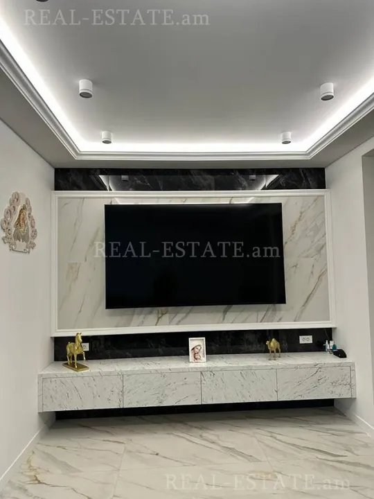 Real estate Center, Nalbandyan St