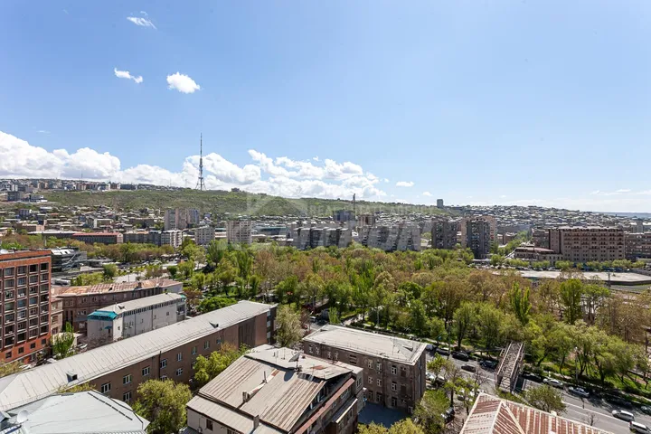 Անշարժ գույք Կենտրոն, Խանջյան փողոց