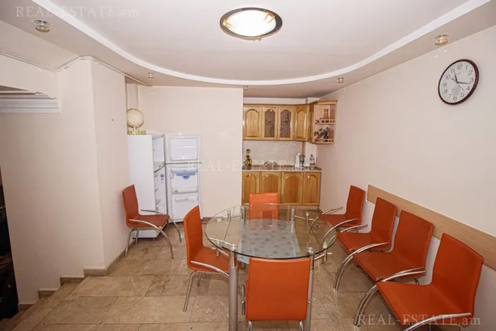 Real estate Center, Abovyan St