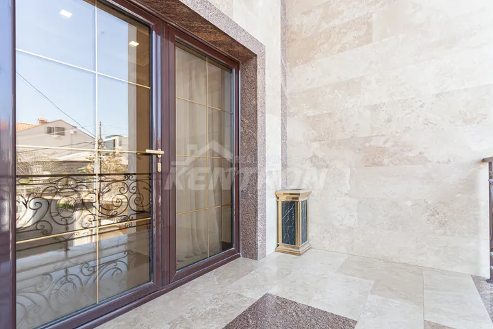 slide 921053